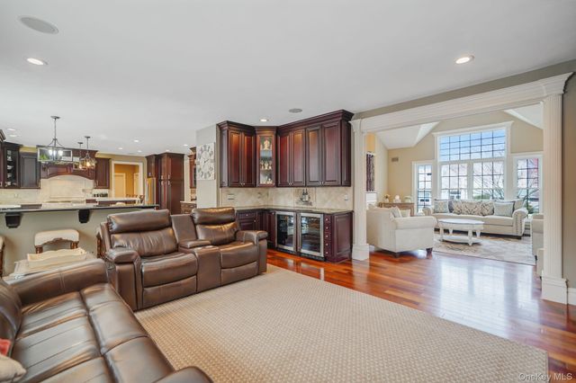 8 Kimberly Court, Manorville, NY 11949