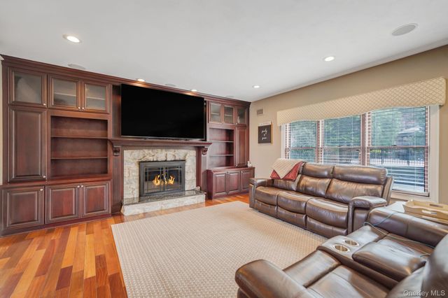 8 Kimberly Court, Manorville, NY 11949