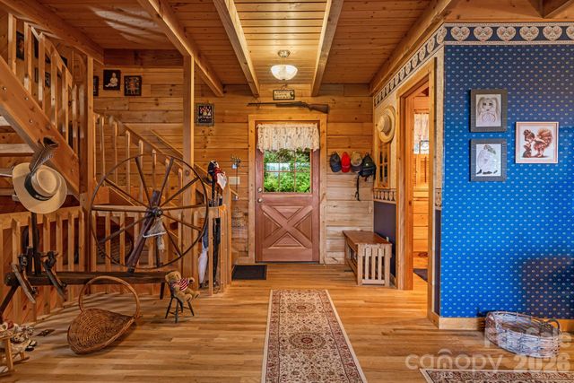 215 Goldenleaf Road, Mars Hill, NC 28754