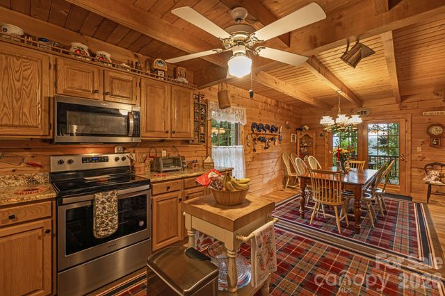 215 Goldenleaf Road, Mars Hill, NC 28754