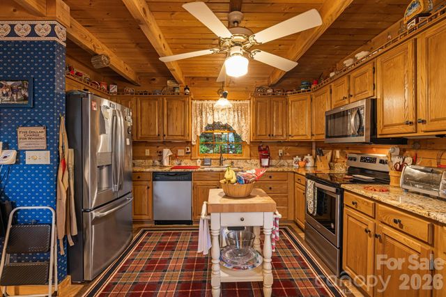 215 Goldenleaf Road, Mars Hill, NC 28754