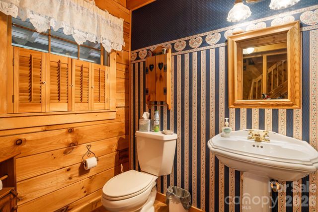 215 Goldenleaf Road, Mars Hill, NC 28754