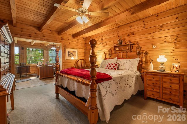 215 Goldenleaf Road, Mars Hill, NC 28754