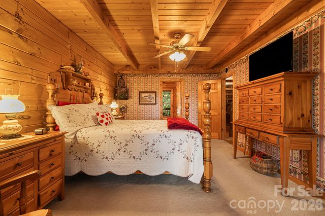 215 Goldenleaf Road, Mars Hill, NC 28754