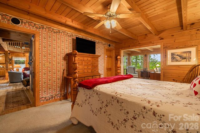 215 Goldenleaf Road, Mars Hill, NC 28754