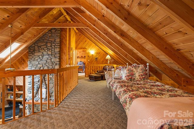 215 Goldenleaf Road, Mars Hill, NC 28754