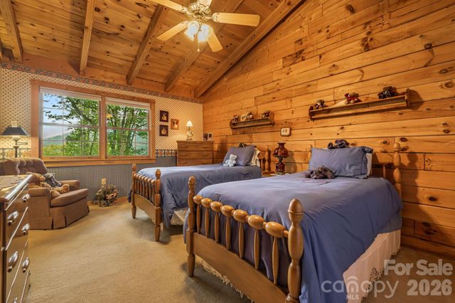 215 Goldenleaf Road, Mars Hill, NC 28754