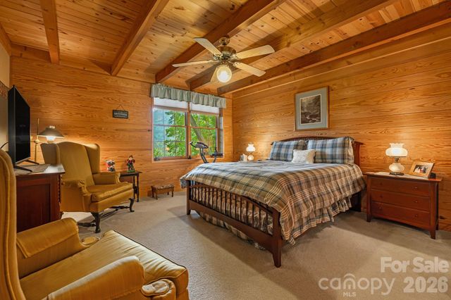 215 Goldenleaf Road, Mars Hill, NC 28754