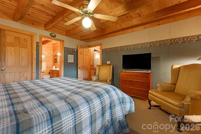 215 Goldenleaf Road, Mars Hill, NC 28754