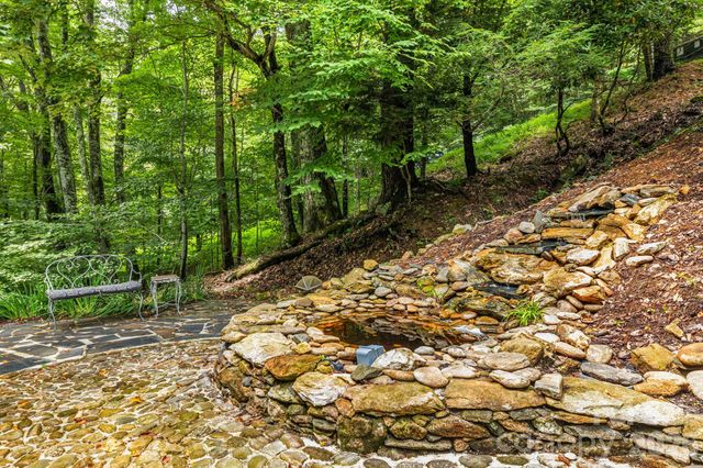 215 Goldenleaf Road, Mars Hill, NC 28754