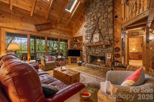 215 Goldenleaf Road, Mars Hill, NC 28754