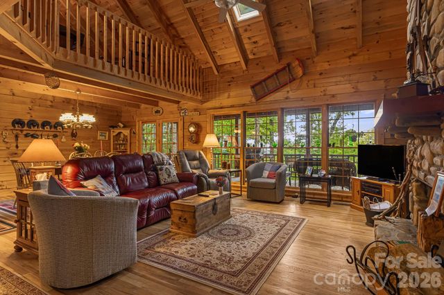 215 Goldenleaf Road, Mars Hill, NC 28754