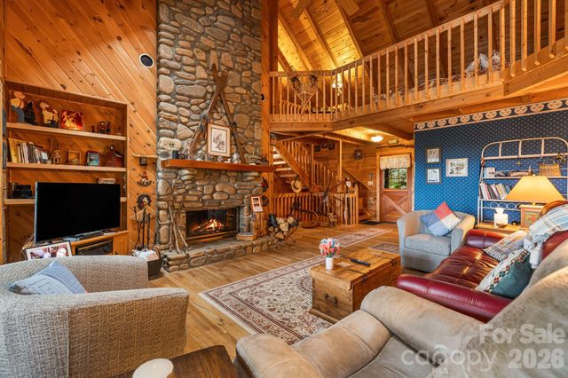 215 Goldenleaf Road, Mars Hill, NC 28754