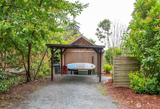 5222 East Harbor Road, Freeland, WA 98249