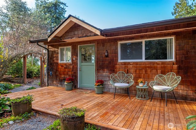 5222 East Harbor Road, Freeland, WA 98249