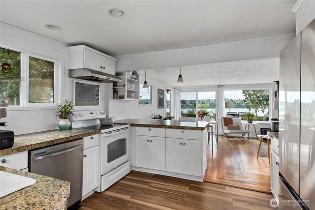 5222 East Harbor Road, Freeland, WA 98249