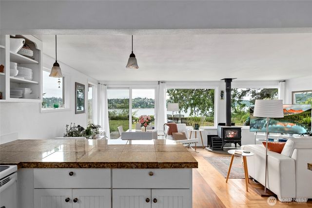 5222 East Harbor Road, Freeland, WA 98249