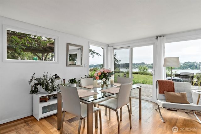 5222 East Harbor Road, Freeland, WA 98249