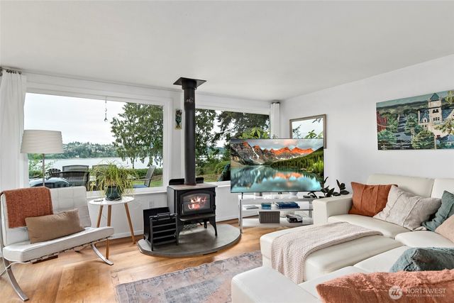 5222 East Harbor Road, Freeland, WA 98249