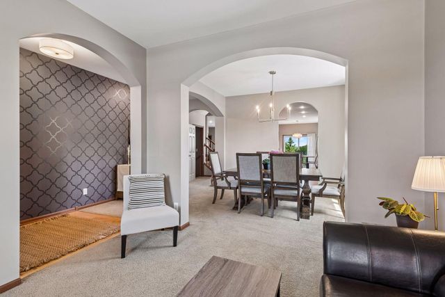 7091 Oak Ridge Court, Shakopee, MN 55379