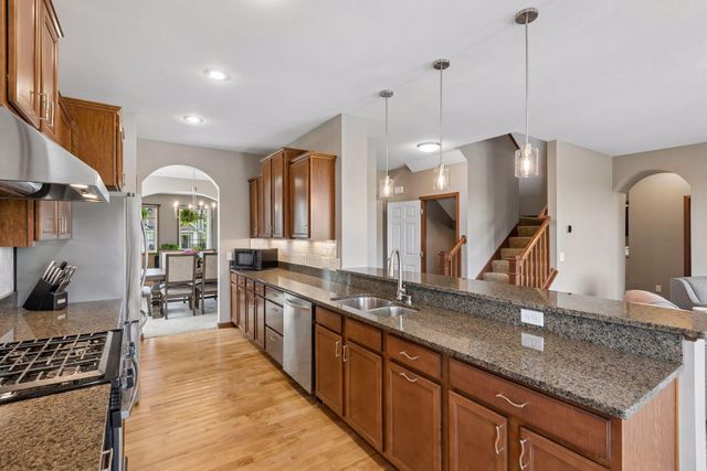 7091 Oak Ridge Court, Shakopee, MN 55379
