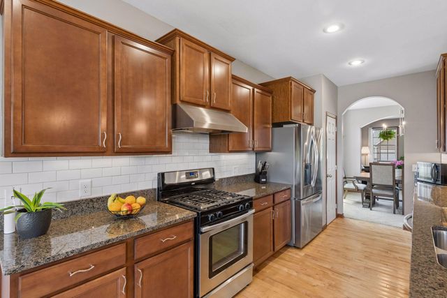 7091 Oak Ridge Court, Shakopee, MN 55379