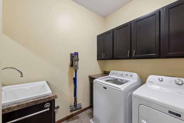 7091 Oak Ridge Court, Shakopee, MN 55379