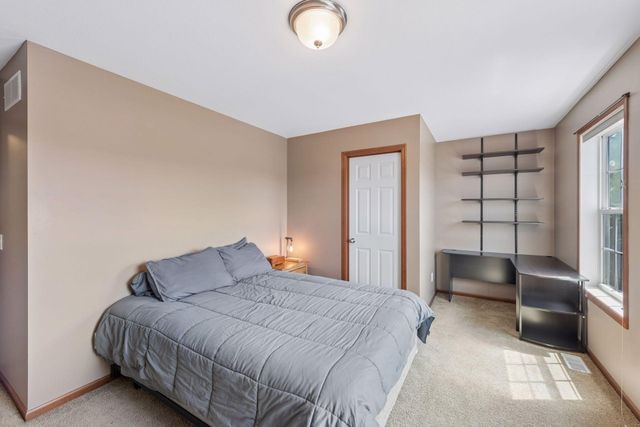 7091 Oak Ridge Court, Shakopee, MN 55379