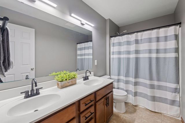 7091 Oak Ridge Court, Shakopee, MN 55379