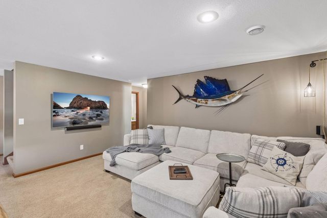 7091 Oak Ridge Court, Shakopee, MN 55379