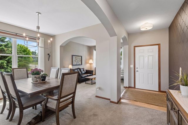 7091 Oak Ridge Court, Shakopee, MN 55379