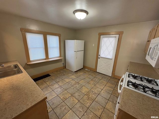 705 E MARIETTA Avenue, Peoria Heights, IL 61616