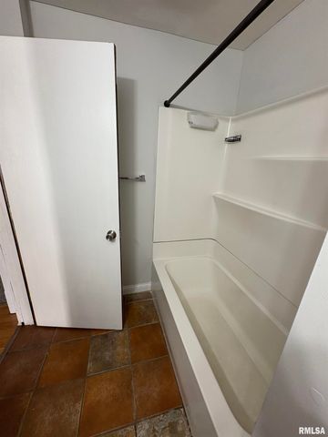 705 E MARIETTA Avenue, Peoria Heights, IL 61616