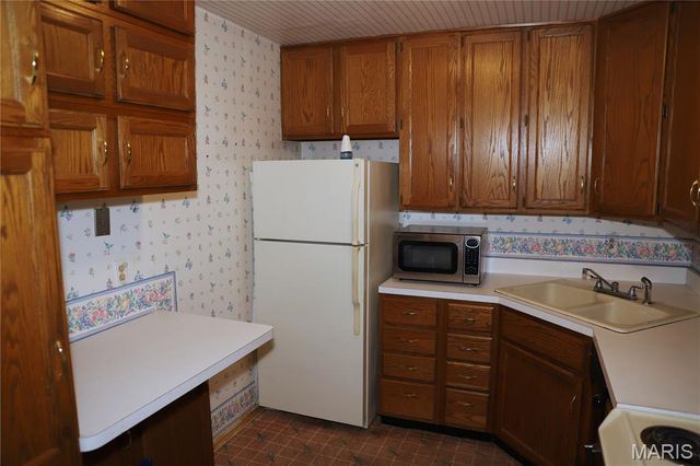 1700 Ramada Boulevard F, Collinsville, IL 62234