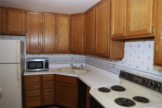 1700 Ramada Boulevard F, Collinsville, IL 62234