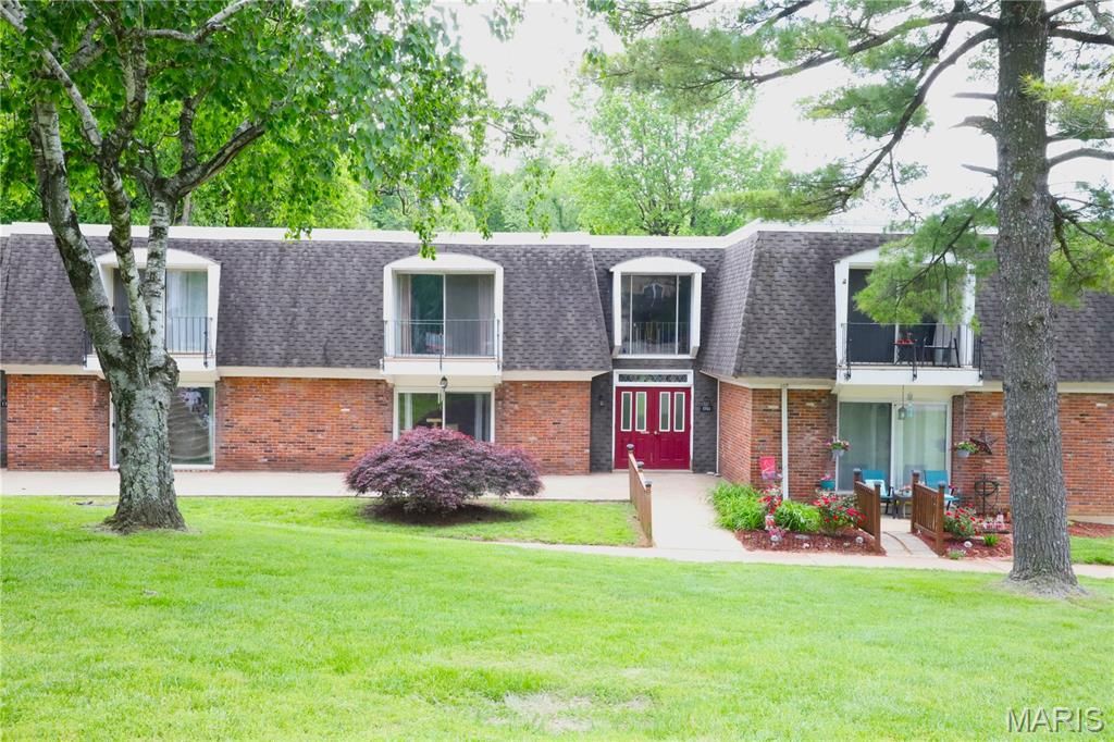 1700 Ramada Boulevard F, Collinsville, IL 62234
