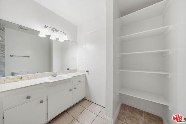 4100 W 1st Street 206, Los Angeles, CA 90004