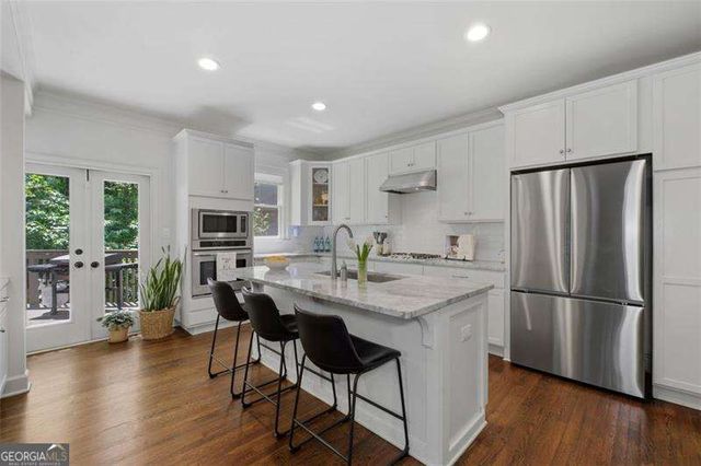 200 Glenlake Commons Drive, Decatur, GA 30030