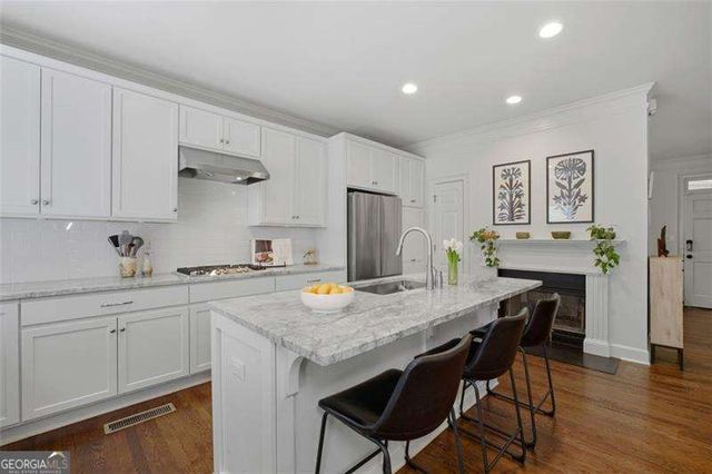 200 Glenlake Commons Drive, Decatur, GA 30030