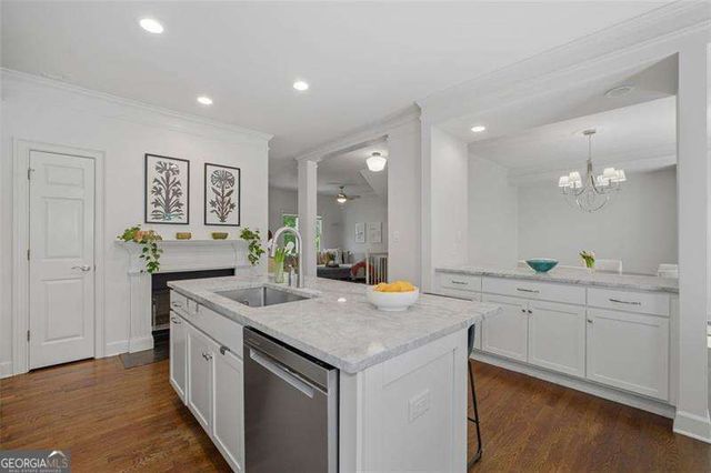 200 Glenlake Commons Drive, Decatur, GA 30030