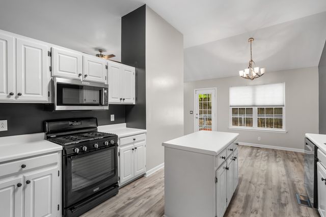 616 Woodland Hills Dr, La Vergne, TN 37086