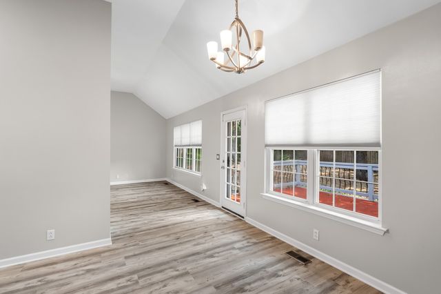 616 Woodland Hills Dr, La Vergne, TN 37086