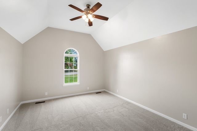 616 Woodland Hills Dr, La Vergne, TN 37086
