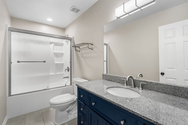 616 Woodland Hills Dr, La Vergne, TN 37086