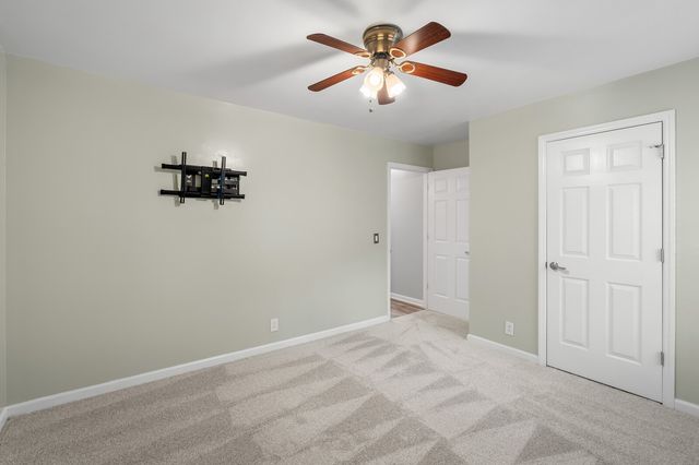 616 Woodland Hills Dr, La Vergne, TN 37086