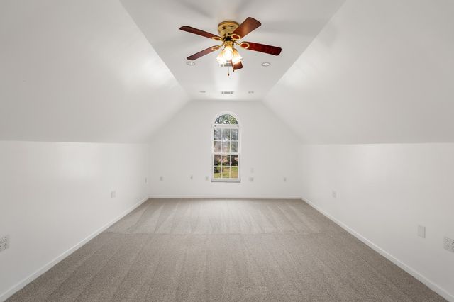 616 Woodland Hills Dr, La Vergne, TN 37086