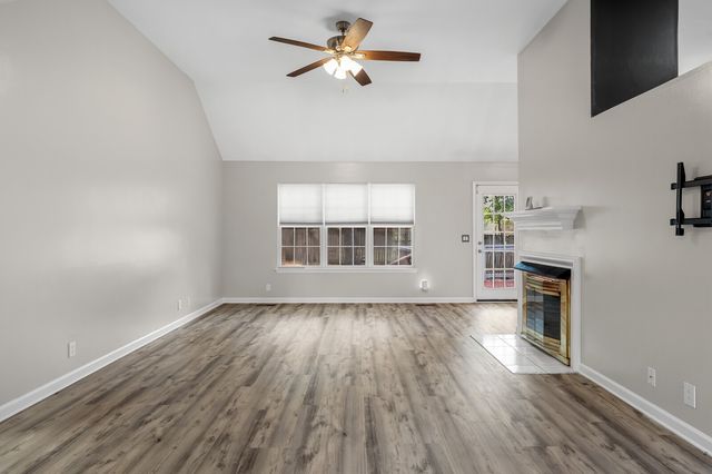 616 Woodland Hills Dr, La Vergne, TN 37086