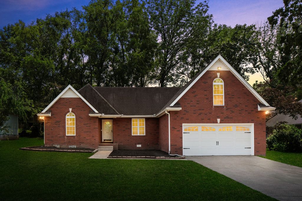 616 Woodland Hills Dr, La Vergne, TN 37086