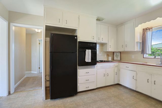 825 W Center St, Manteca, CA 95337