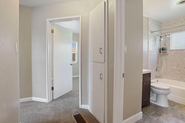 825 W Center St, Manteca, CA 95337